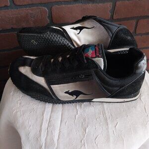 kangaROOS Ruby Fade Black & White - Zipper Pocket! Women's US Size 9